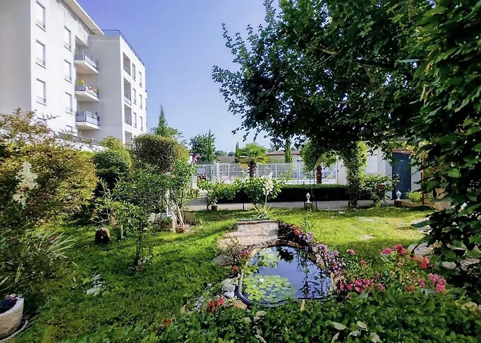Modern 1 Bdr + Balcony + Free Parking + Ac + Pool