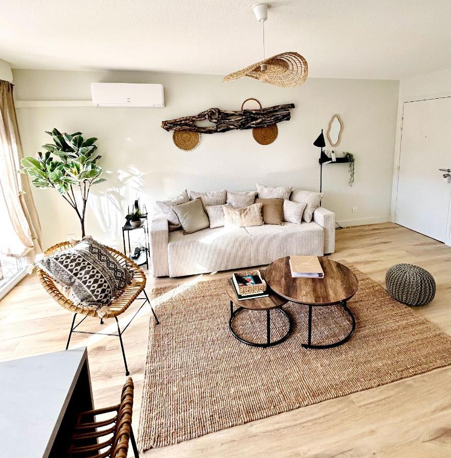 Modern 1 Bdr + Balcony + Free Parking + Ac + Pool Apartment