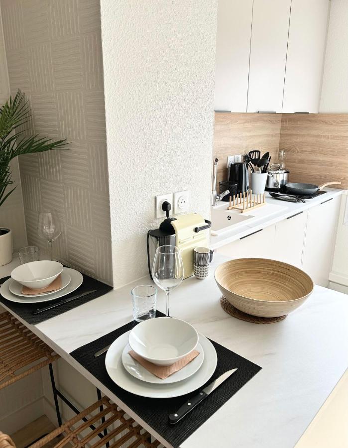 Apartment Modern 1 Bdr + Balcony + Free Parking + Ac + Pool L'Isle-d'Abeau