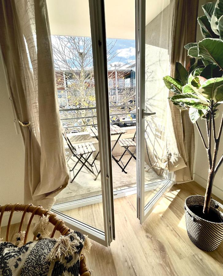 Apartment Modern 1 Bdr + Balcony + Free Parking + Ac + Pool *